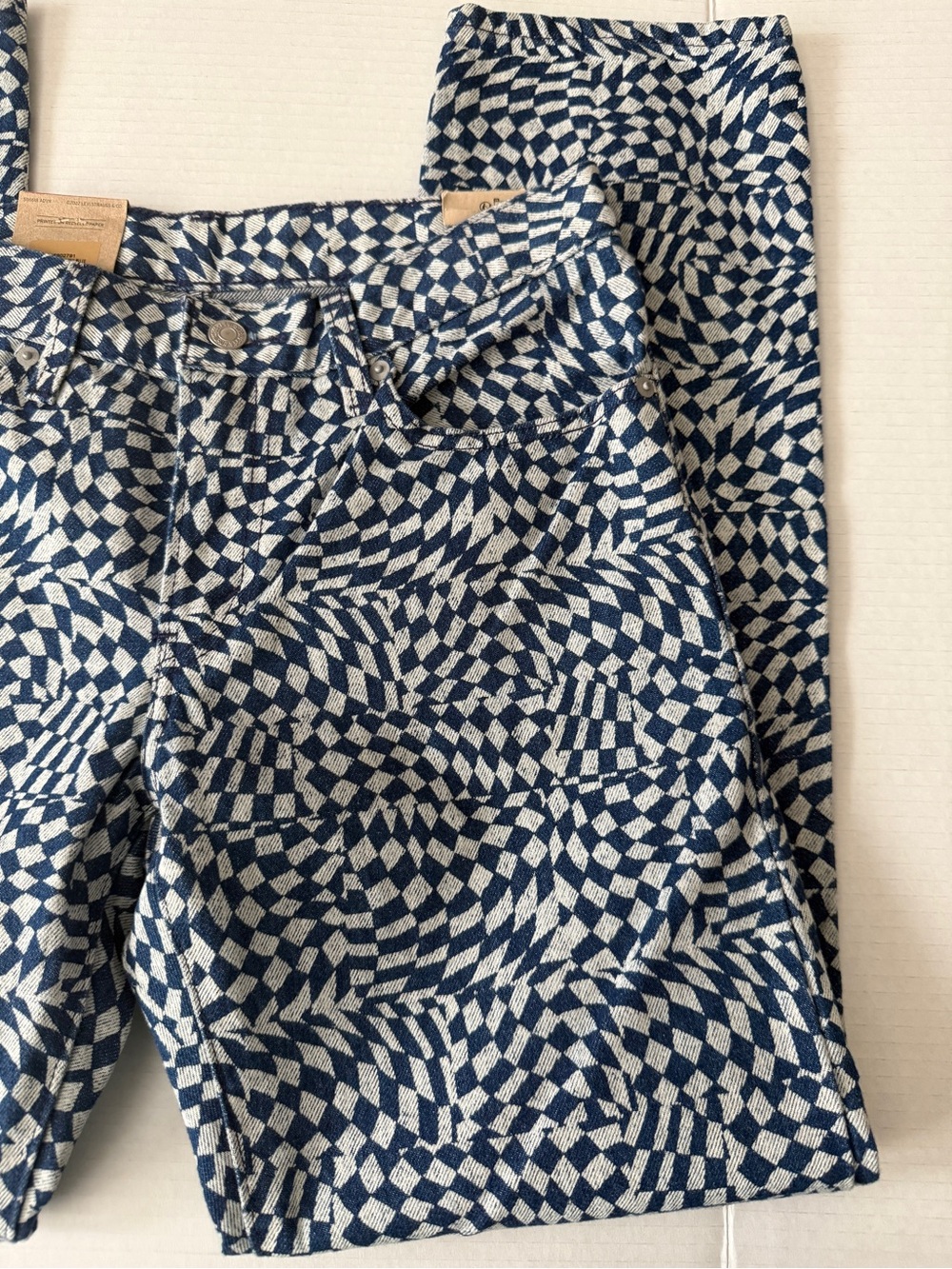 Levi's Blue / White Jeans Wavy 3D Checkered Print Women's Sz 27 X 30 See Measure - Picture 9 of 13